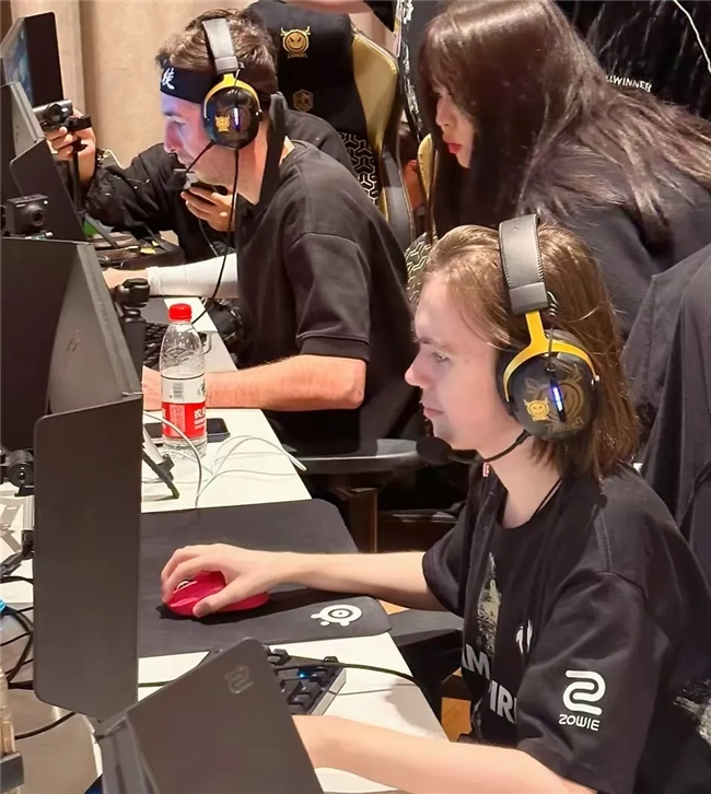 前 LPL 教练Hanyi批评 JD Gaming 教练 cvMax ：你可以BP我...！