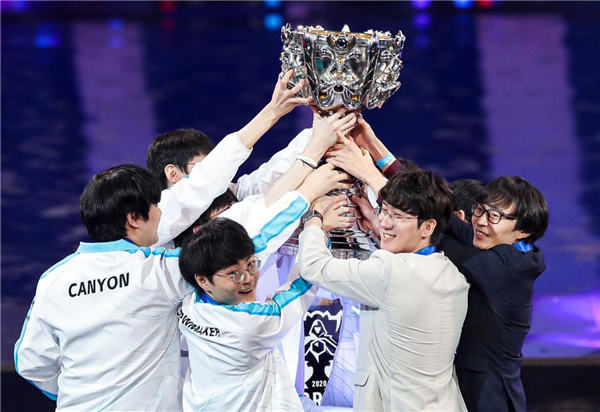 G2.BrokenBlade：值得我期待交手的上单唯有Zeus 我认为他很强