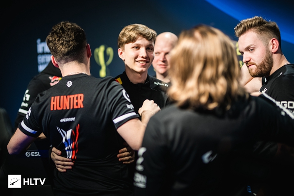 FPX获得英雄联盟手游职业资格赛•全国大赛赛道总冠军